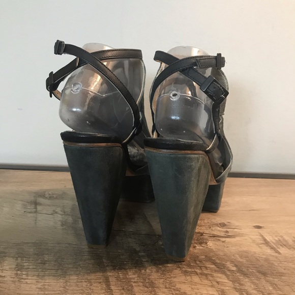 SURFACE TO AIR Gray SUEDE Open Toe PLATFORM HEELS - Picture 5 of 8